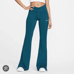 NWT Nike Women's Sportswear Team Nike
High Rise Pants in Medium. Color turquoise